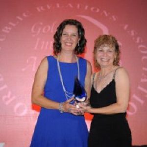 Two FPRA members posing together with an award
